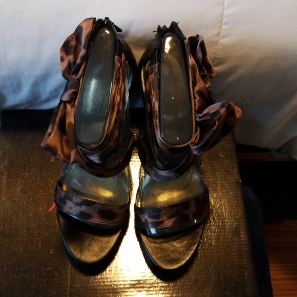 Shoes - Picture 4 of 4